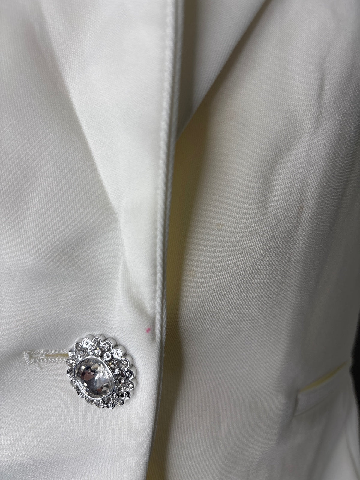 Elegant White Single-Button Blazer with Decorative Crystal Button