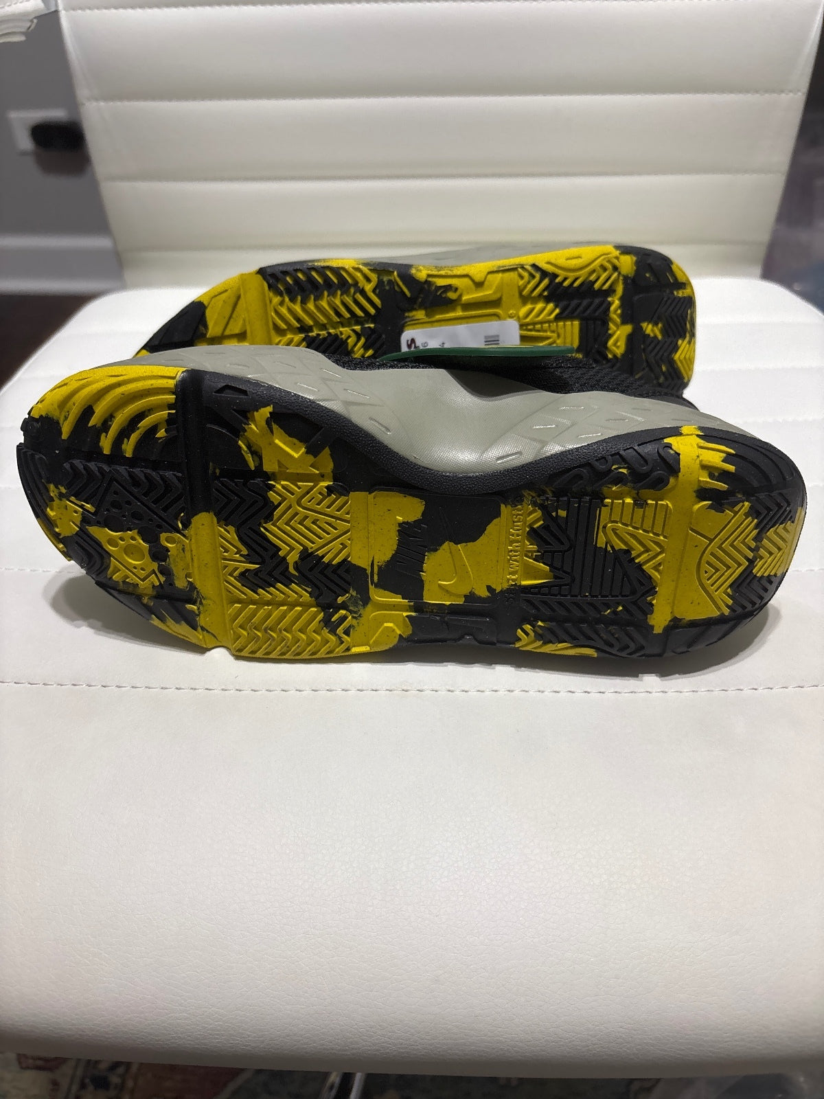 Nike Boys Basketball Shoes Green Yellow Black Size 10
