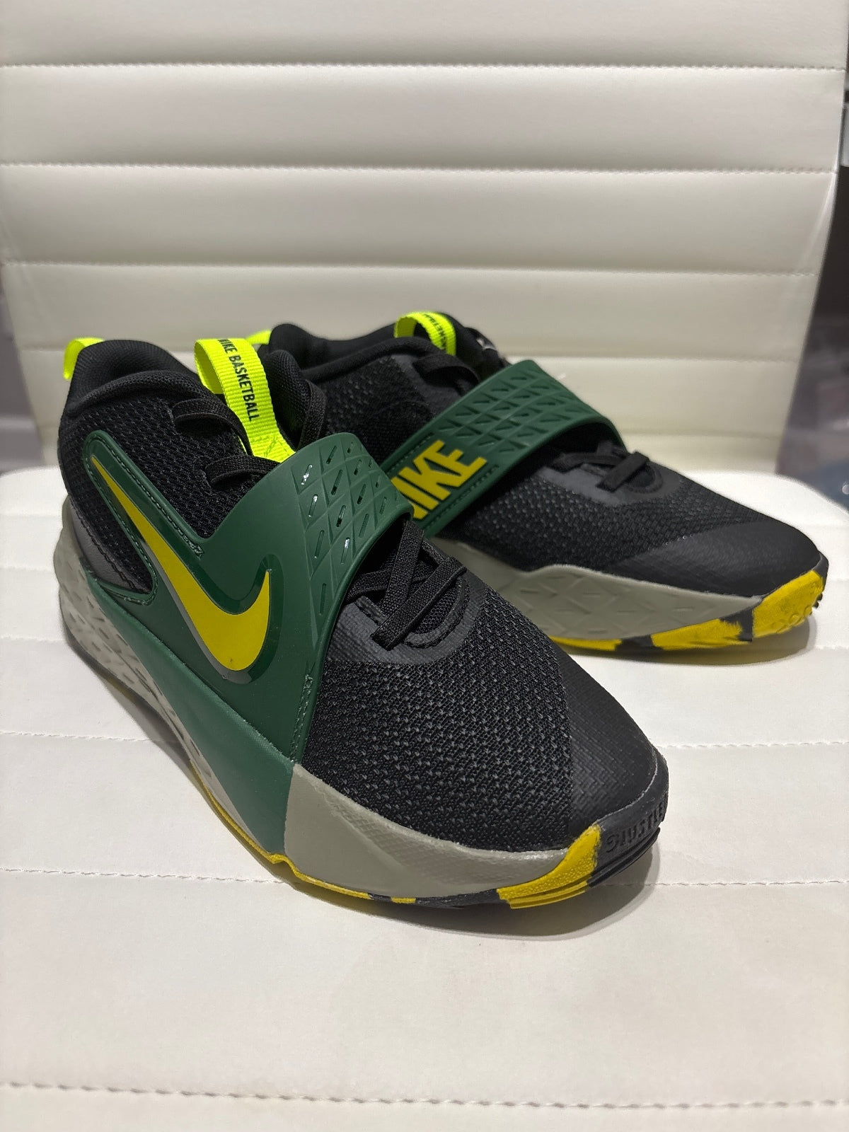 Nike Boys Basketball Shoes Green Yellow Black Size 10