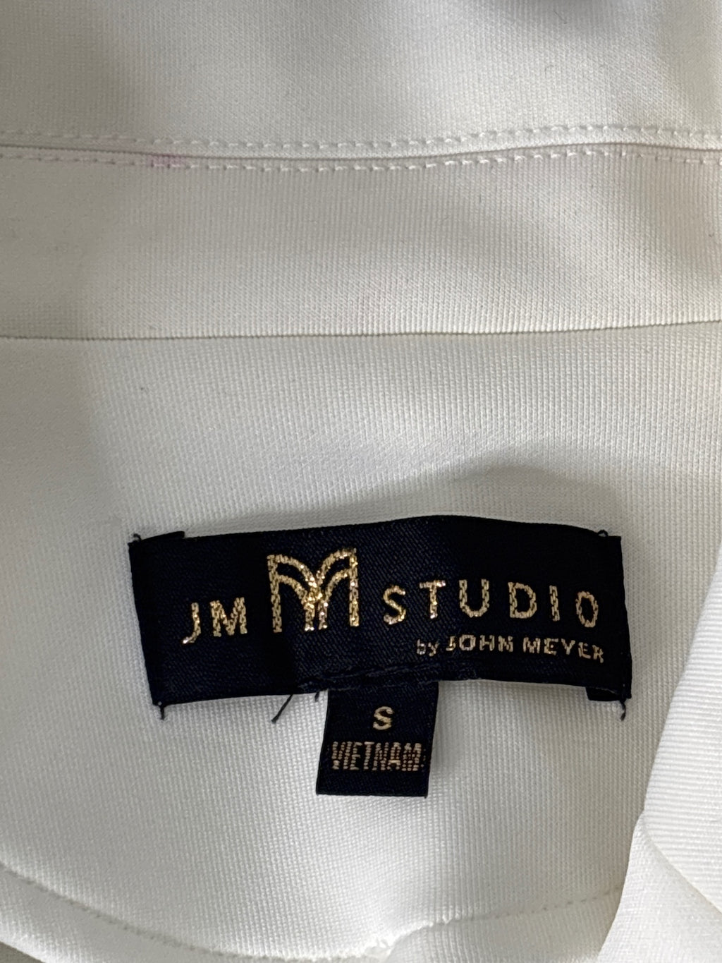 Elegant White Single-Button Blazer with Decorative Crystal Button