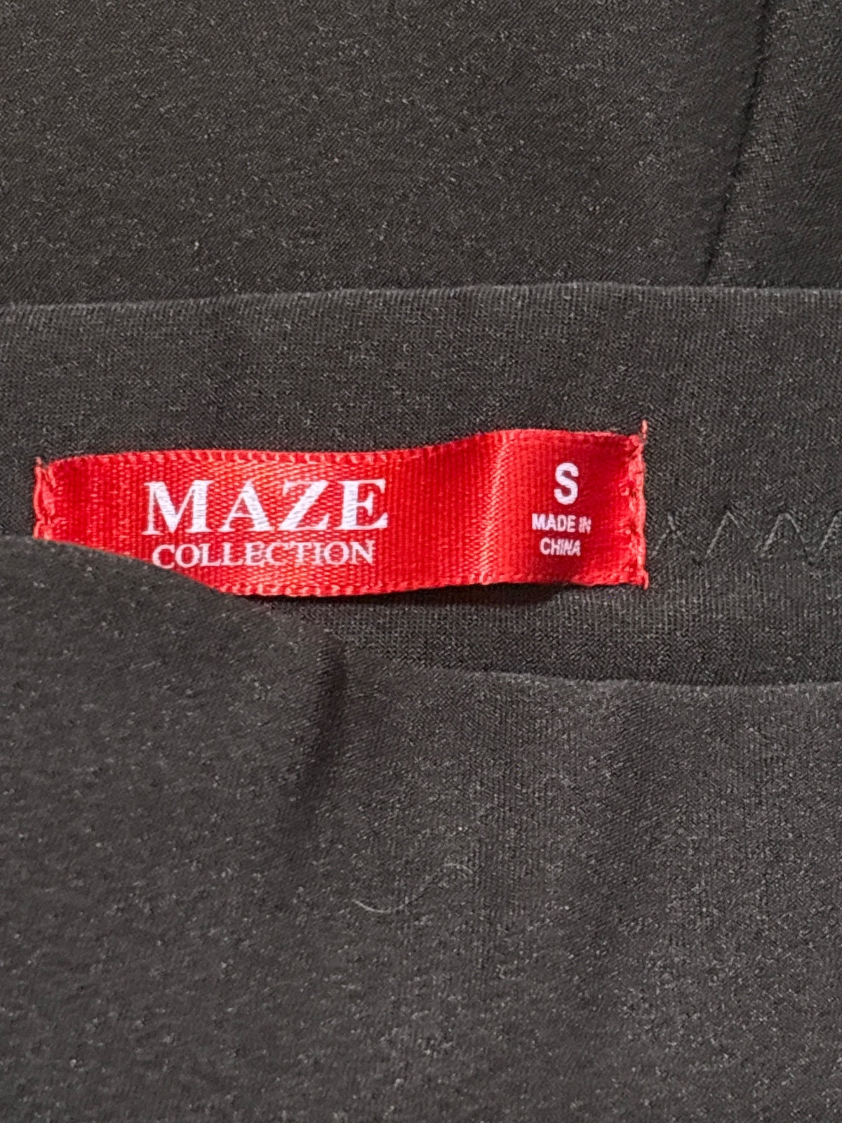 Maze collection black stretchy skinny pants