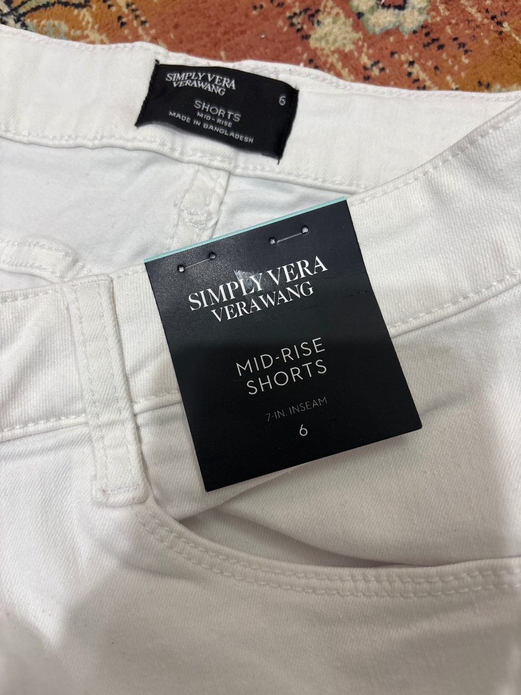 Simply Vera Vera Wang Mid-Rise White Shorts Size 6